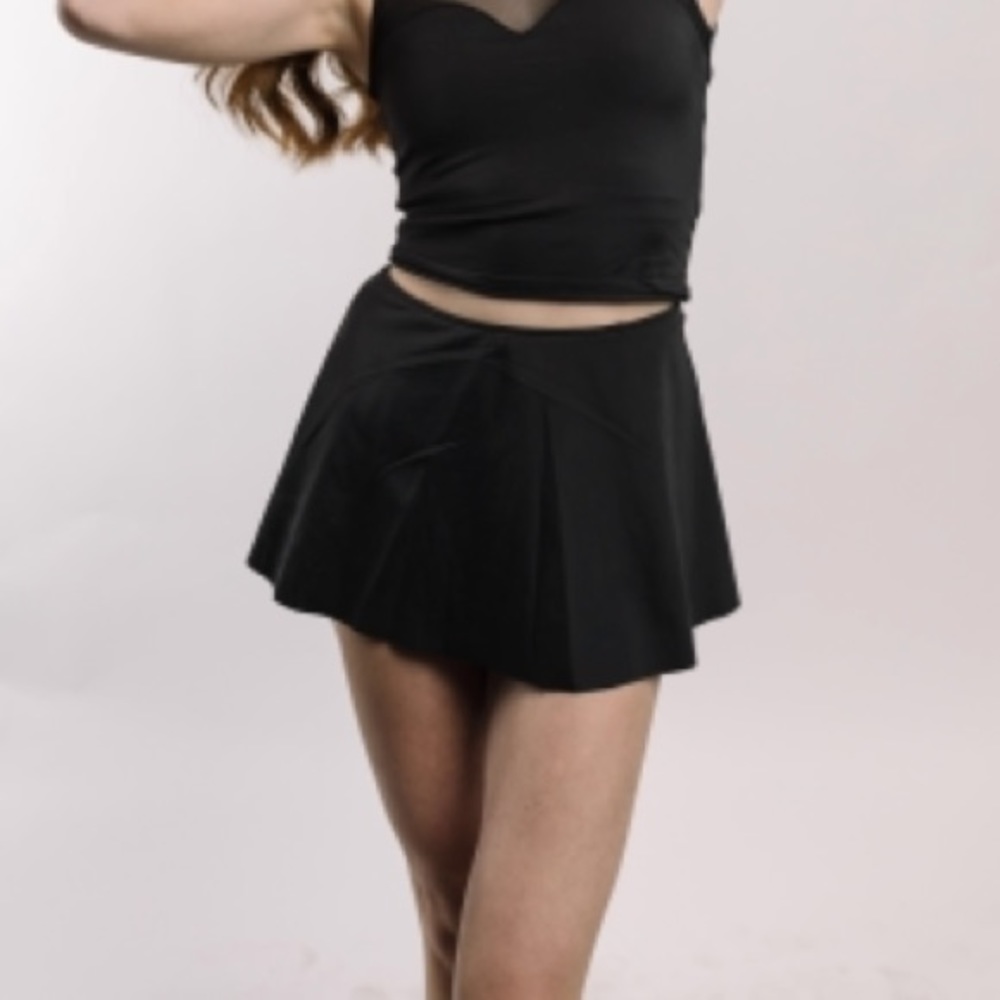 Kortni jeane who wears short skirt! Size 2XL